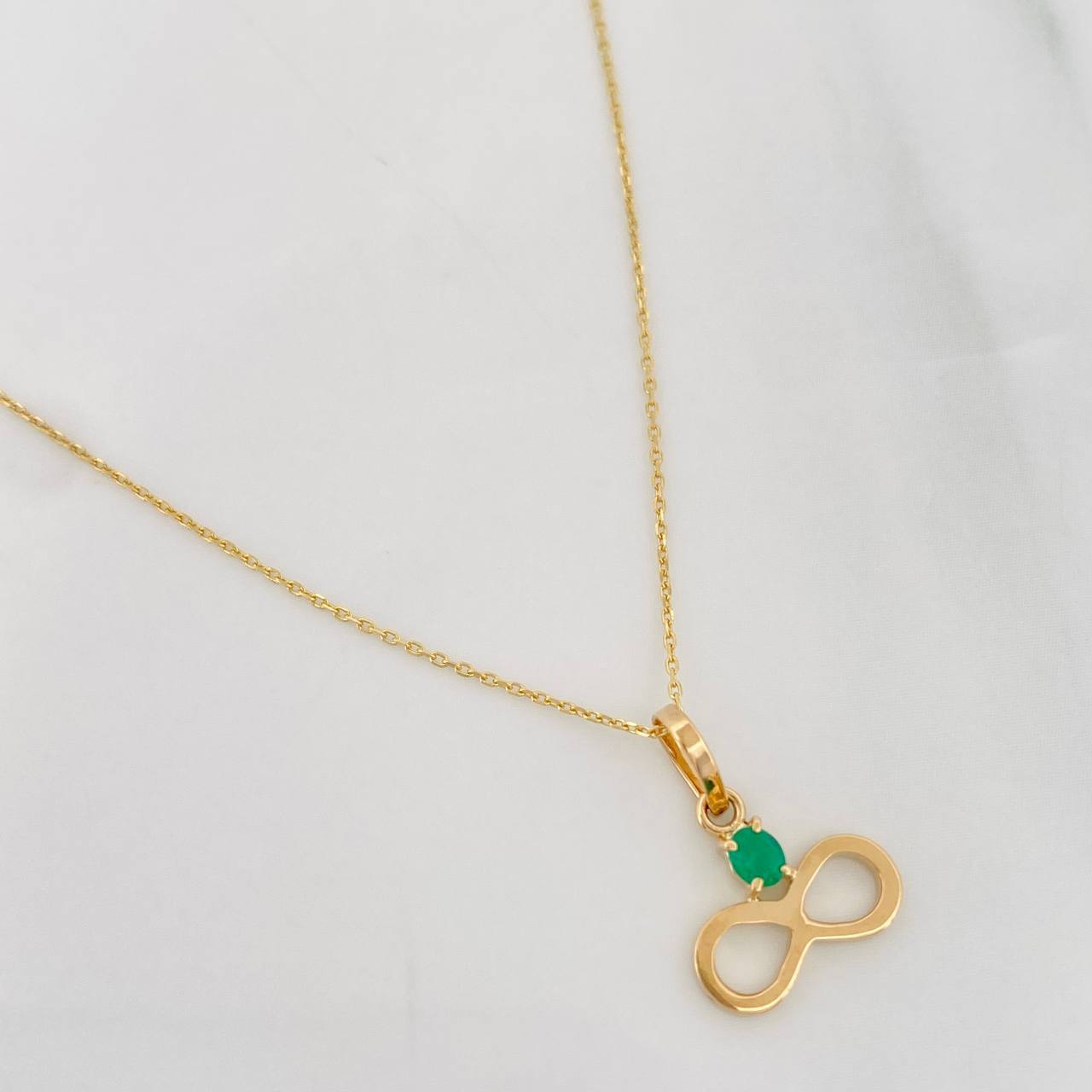 Set Cadena Aro Seguido + Dije Infinito Esmeralda 0.7pts / 1.45g / 50cm Oro Amarillo 18K