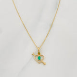 Set Cadena Aro Seguido + Dije Corazon Flechado Esmeralda 0.5pts / 1.35g / 50cm Oro Amarillo 18K
