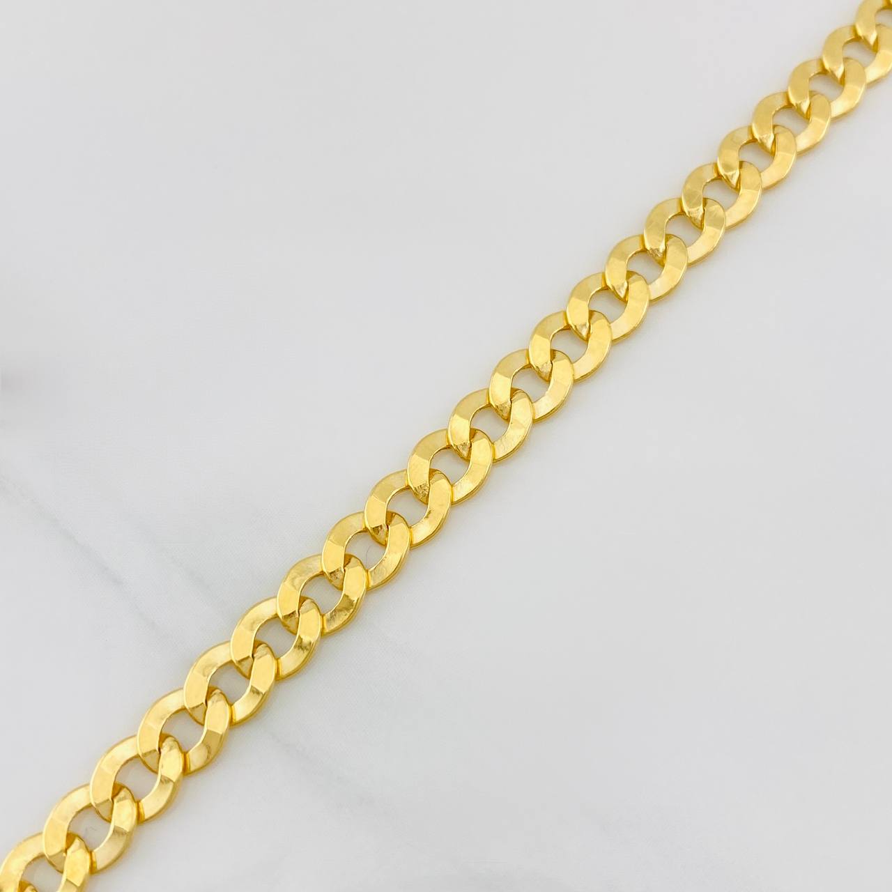Pulso Cubano 4.1g / 20.4cm / 4.64mm Oro Amarillo 18K
