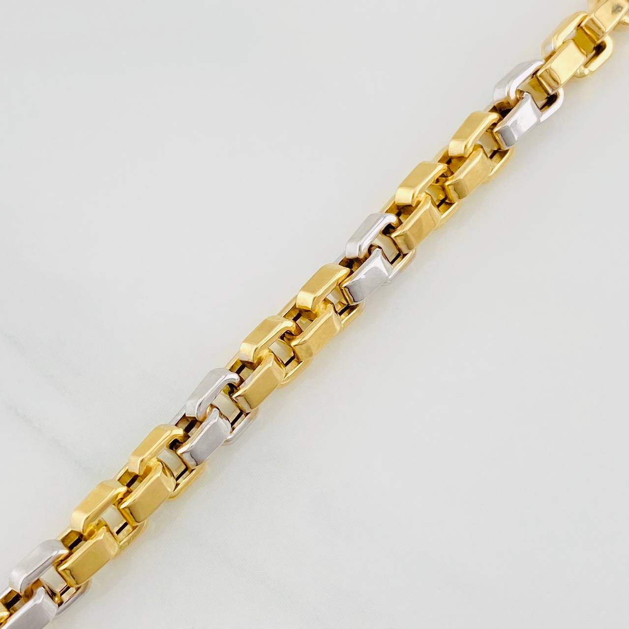 Pulso Veneciano Cuadrado 6.4g / 21.4cm / 4.43mm Dos Oros Amarillo Blanco 18K