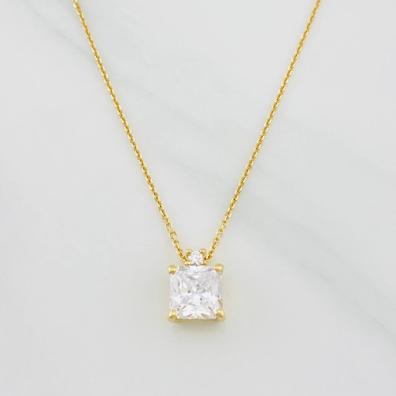 Cadena Aro Seguido Cuadrado 2.35g / 45cm / 0.85mm Oro Amarillo 18K