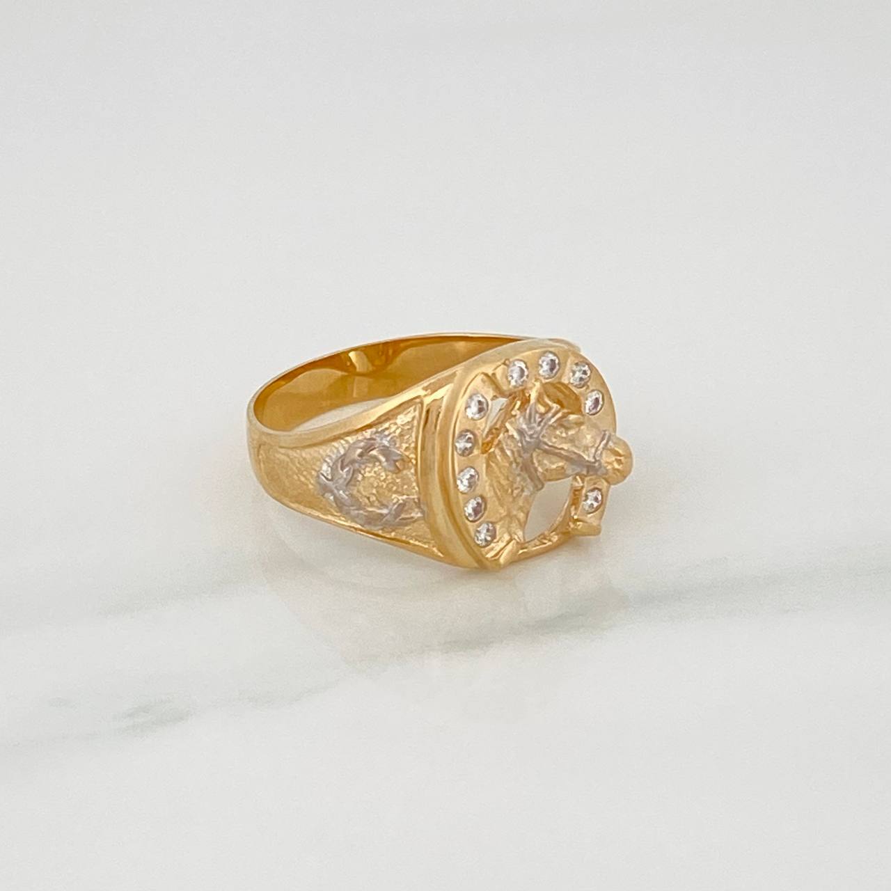 Anillo Herradura Caballo 5.45gr / T8 1/2 / Dos Oros Amarillo Blanco 18K