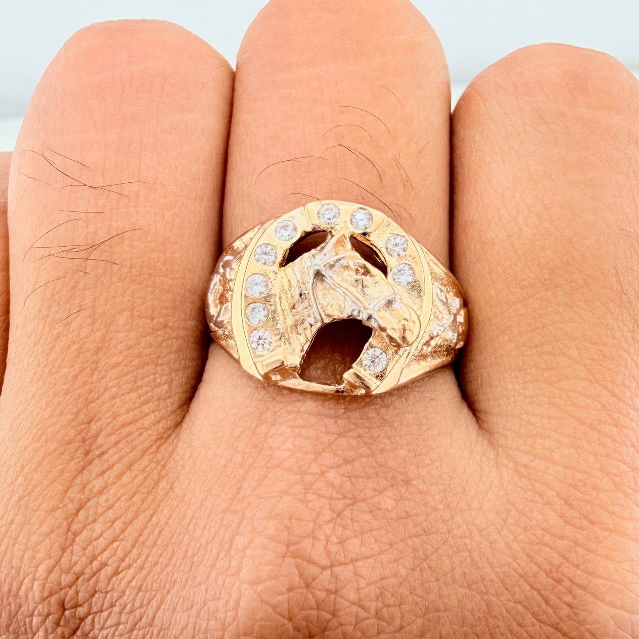 Anillo Herradura Caballo 5.45gr / T8 1/2 / Dos Oros Amarillo Blanco 18K