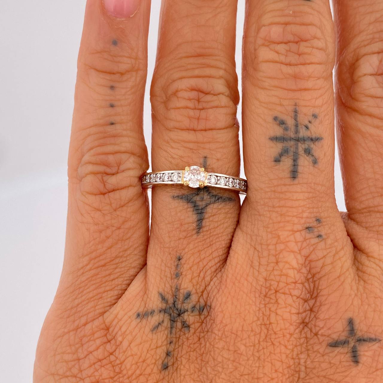 Anillo Churumbela Solitario Bv 2.9gr / T7 1/4 / Dos Oros Amarillo Blanco 18K %