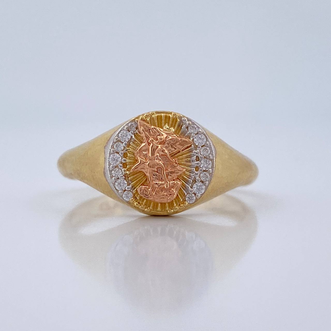 Anillo San Miguel 4.55gr / T10 1/2 / Tres Oros 18K %