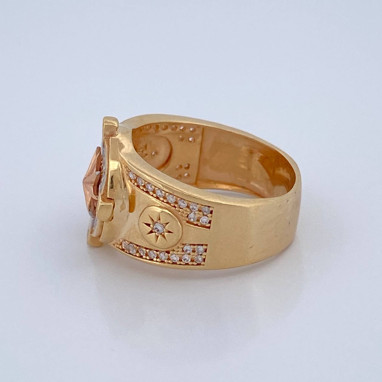 Anillo Estrella Cardinal 10.35gr / T10 1/4 / Tres Oros 18K %