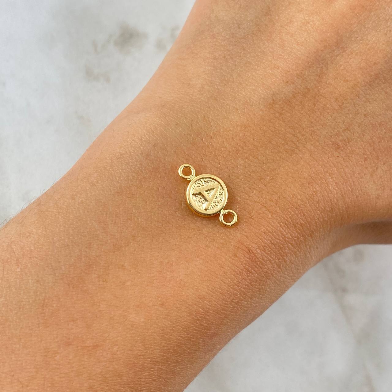 Herraje Letra A 0.35gr / 1.4cm / Oro Amarillo 18K