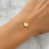 Herraje Letra W 0.4gr / 1.5cm / Circulo Texturizado Oro Amarillo