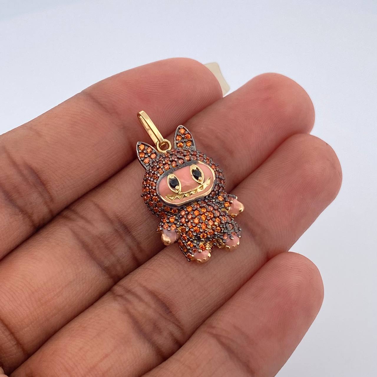 Dije Conejo Sonriente 4.1gr / 2.9cm / Dos Oros Negro Amarillo 18K &