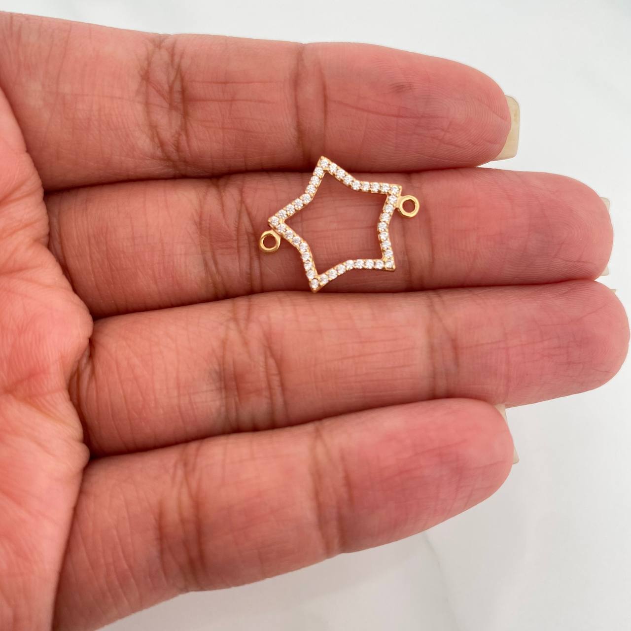 Herraje Silueta Estrella 0.85gr / 1.9cm / Oro Amarillo 18K %