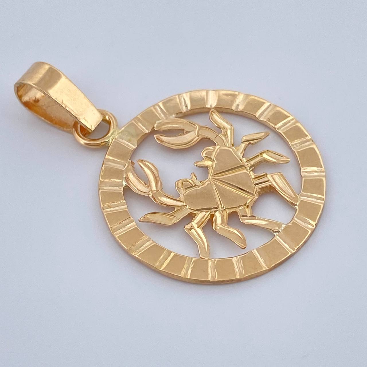 Dije Cangrejo 2gr / 2.9cm / Oro Amarillo 18K %