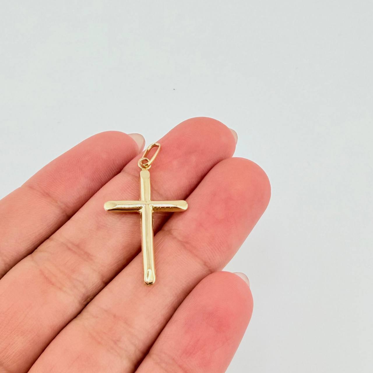 Dije Cruz Puntas Planas 0.5gr / 2.5cm / Oro Amarillo 18K