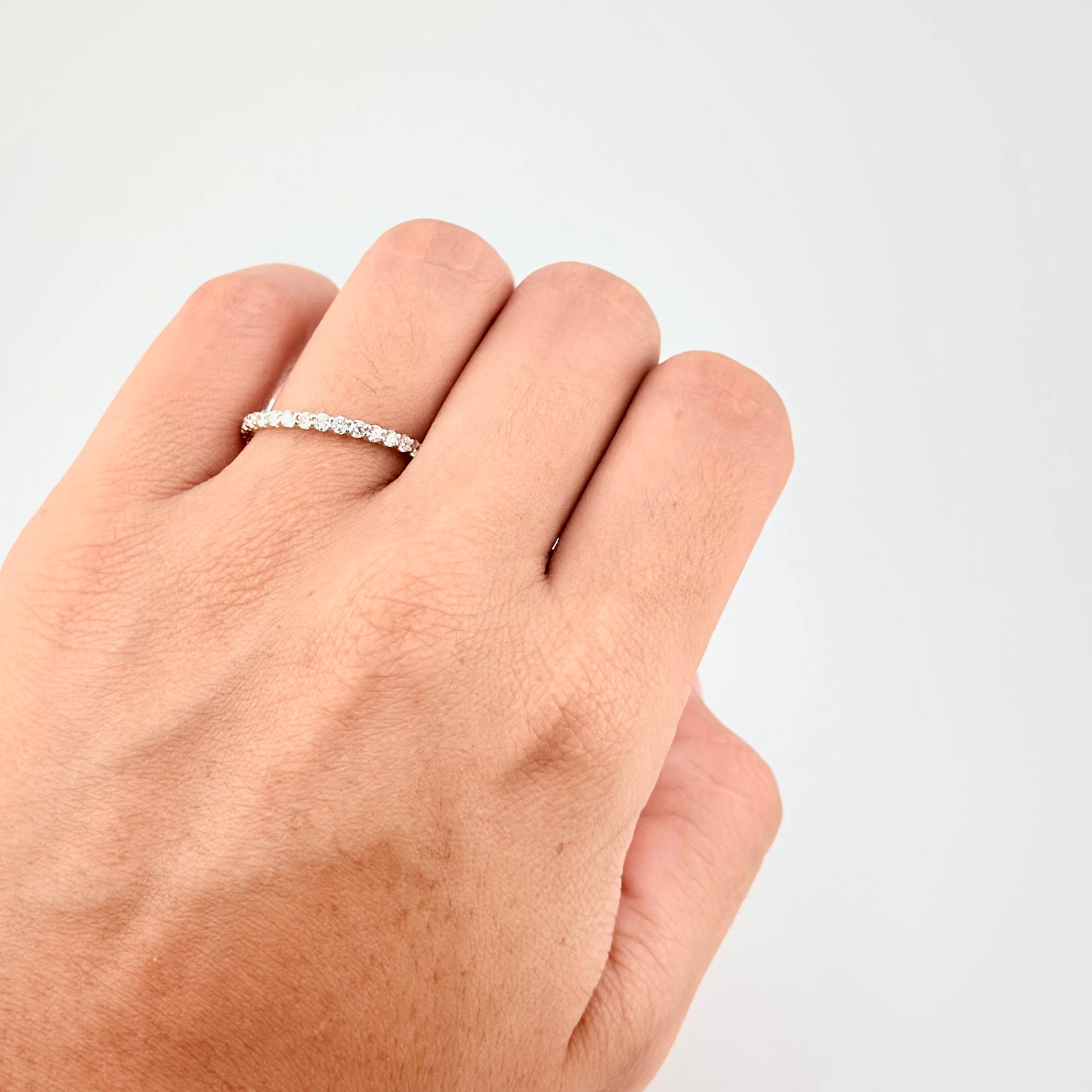 Anillo Carril Tupido Diamantes 40pts 1.15g / T6 Oro Amarillo 18K
