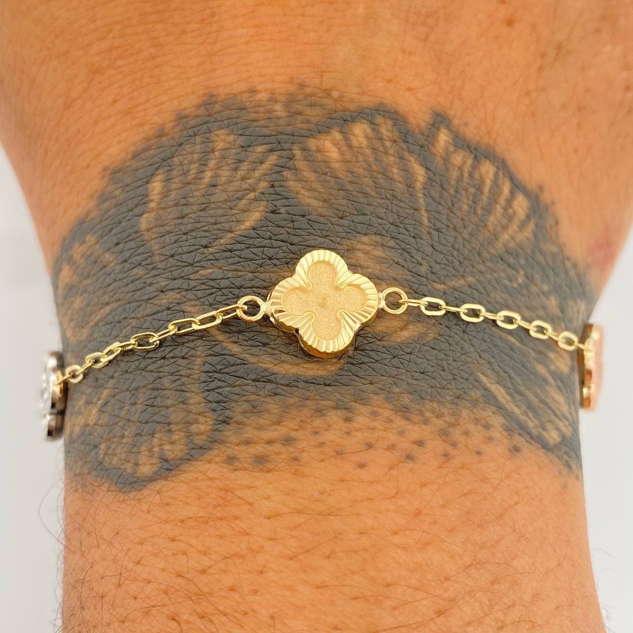 Pulso Trebol Aro Seguido 3.1gr / 18.5cm / 2mm Tres Oros 18K &