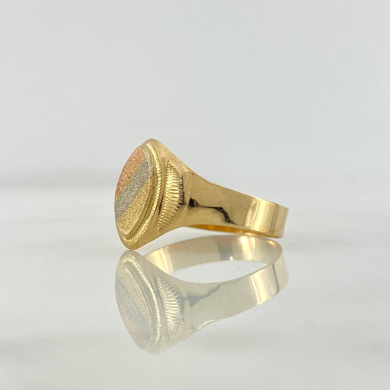 Anillo Sello Ovalo 2.1gr / T9 1/2 / Texturizado Tres Oros