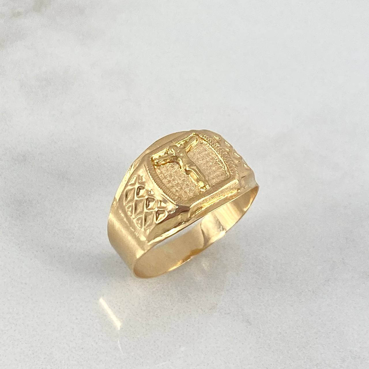 Anillo Sello Cruz Cristo 2.25gr / T10 3/4 / Texturizado Oro Amarillo