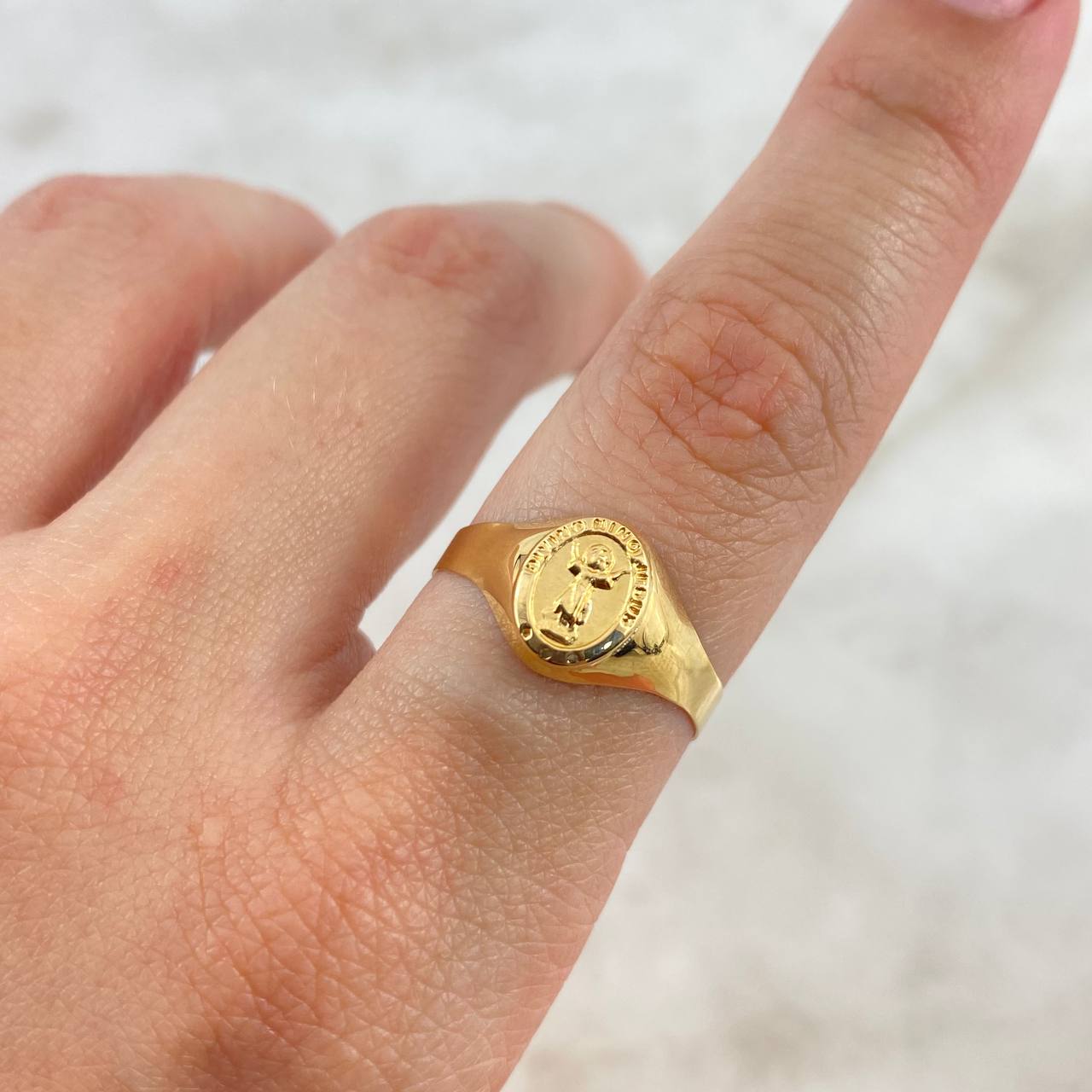 Anillo Sello Divino Niño 1,6gr, Talla T9 1/2, 18K Oro Nacional