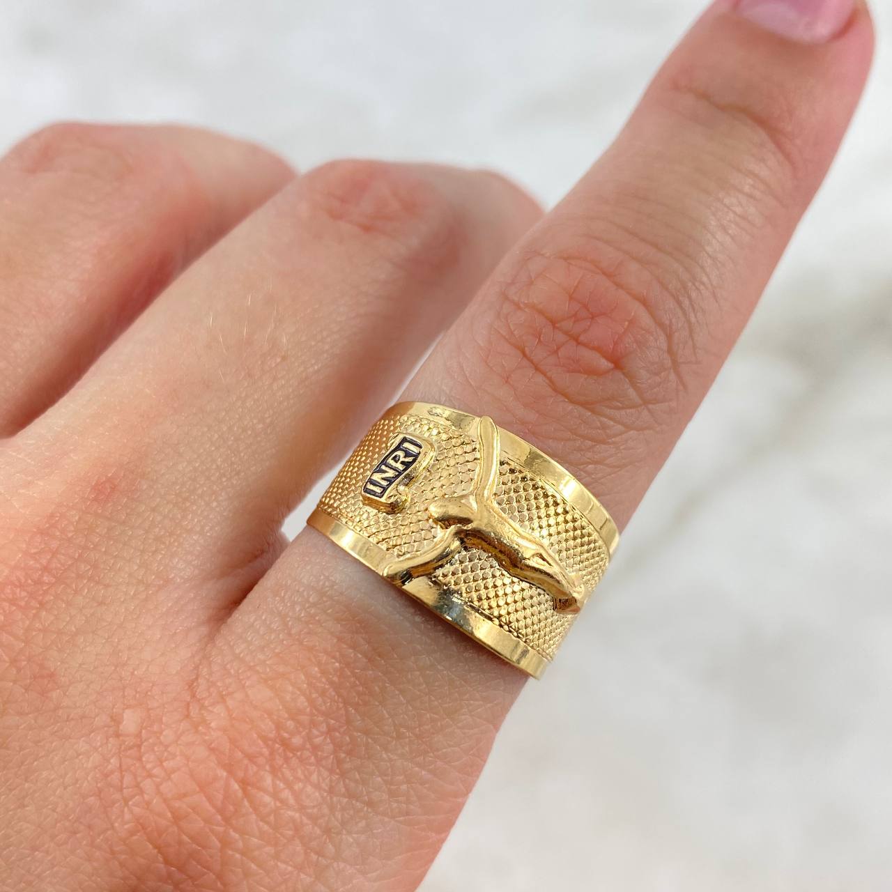 Anillo Cristo 3.4gr / T9 1/2 / Texturizado Oro Amarillo