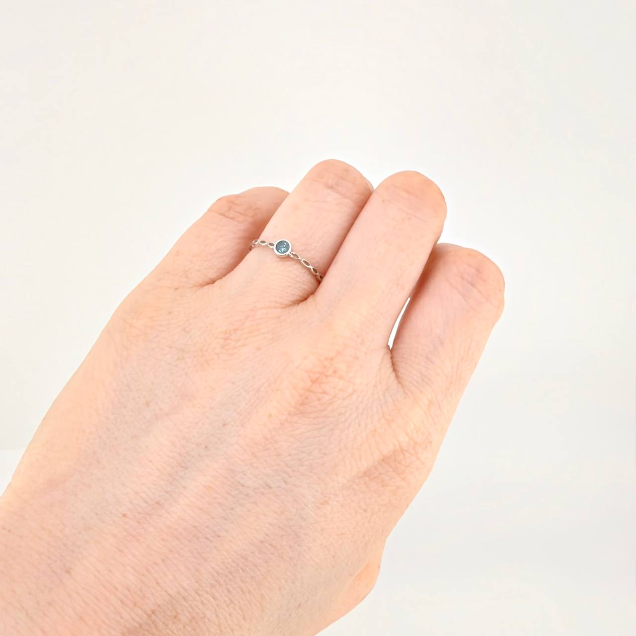 Anillo Carril Burbuja Diamante 10pts 0.9g / T6 1/4 Oro Blanco 18K
