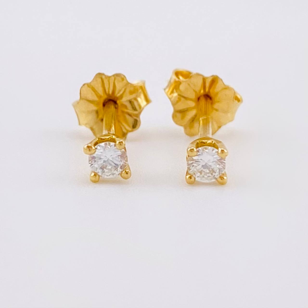 Topos Cuatro Garras Diamantes 12pts 0.7g / 2.7mm Oro Amarillo 18K