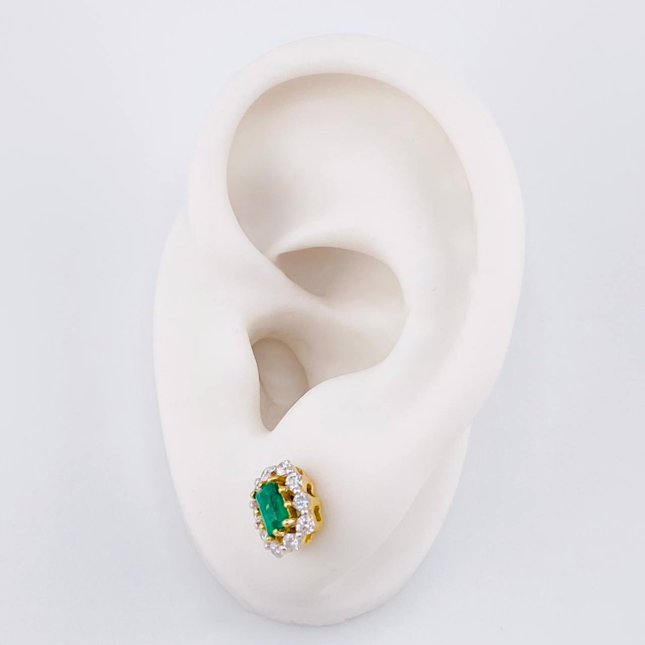 Topos Halo Tupido Esmeraldas 59pts Diamantes 47pts 2.95g / 9mm Oro Amarillo 18K