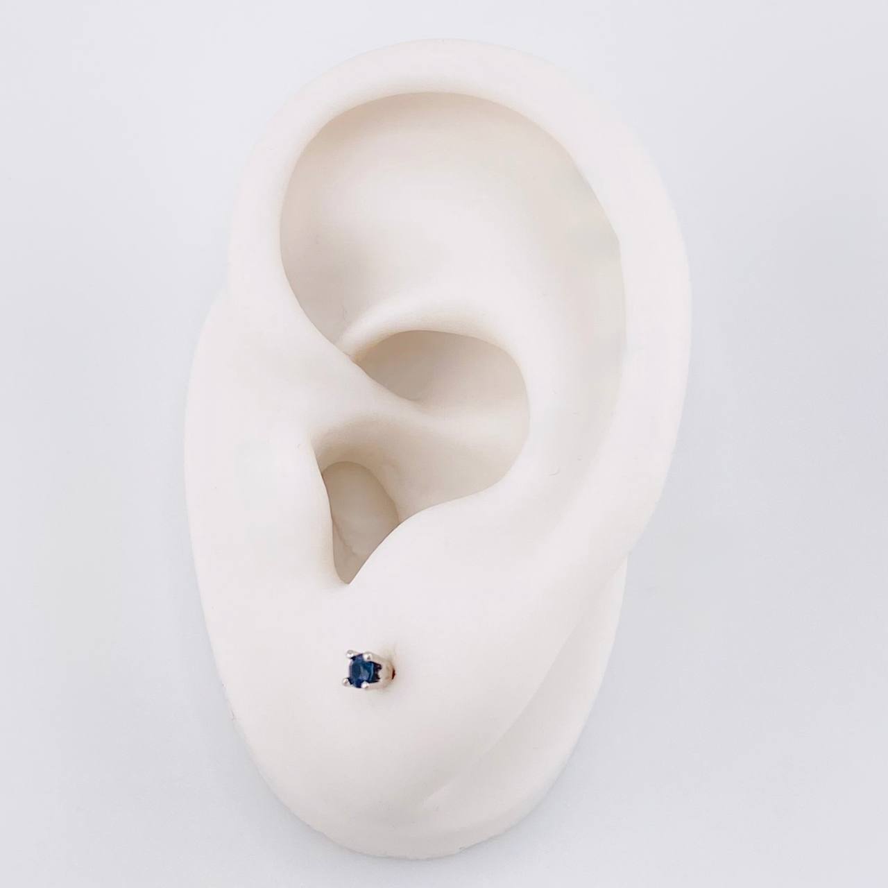 Topos Cuatro Garras Zafiros 12pts 0.7g / 2.7mm Oro Blanco 18K
