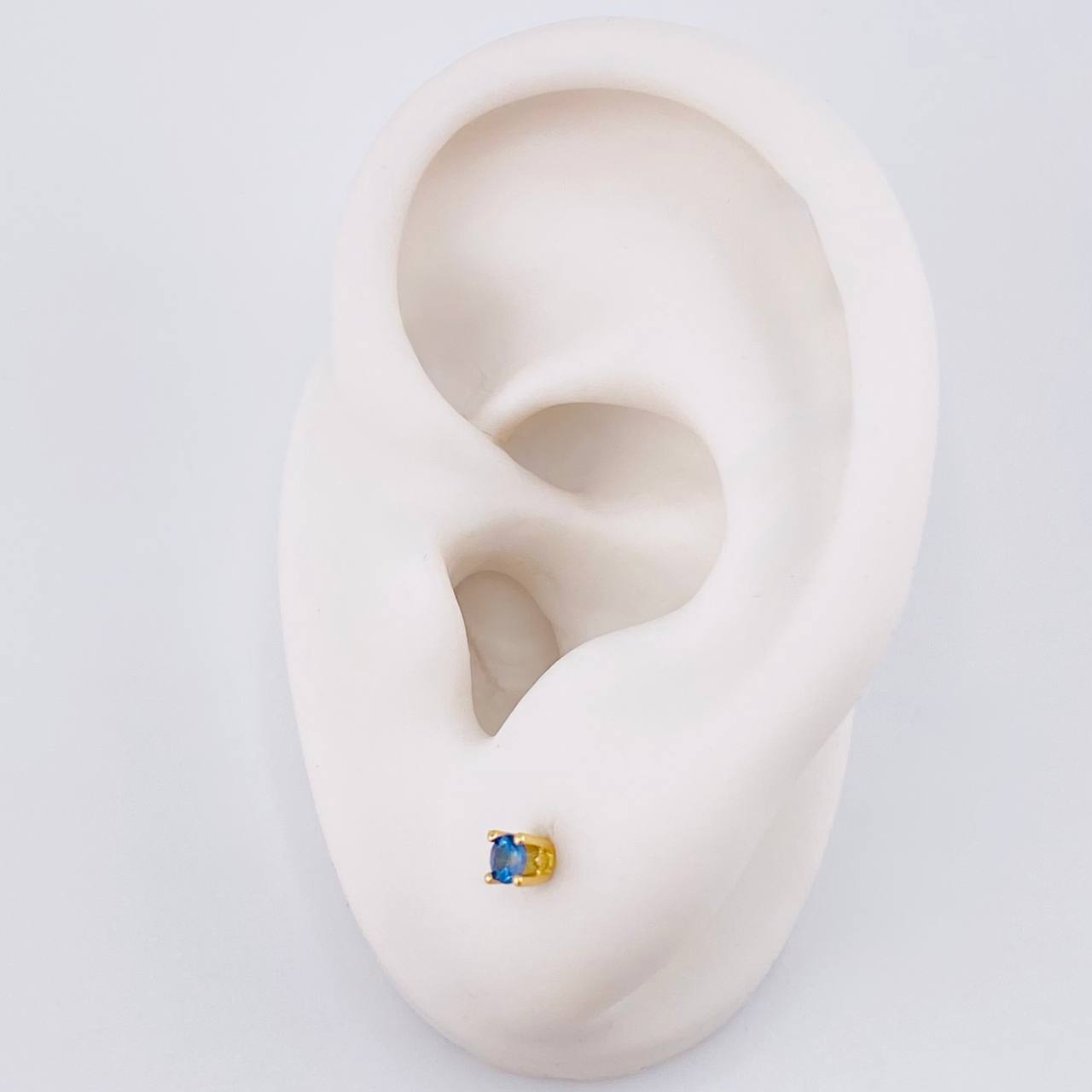 Topos Cuatro Garras Zafiros 28pts 0.8g / 2.9mm Oro Amarillo 18K