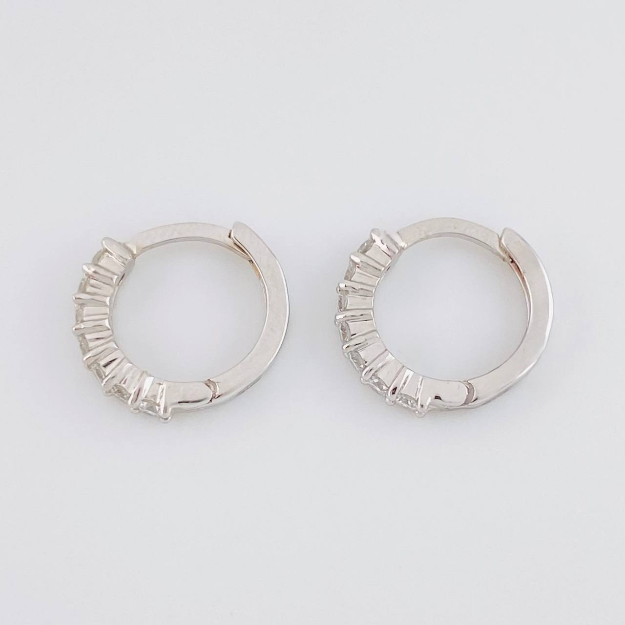 Candongas Carril Diamantes 34pts 1.7g / 1.2cm Oro Blanco 18K