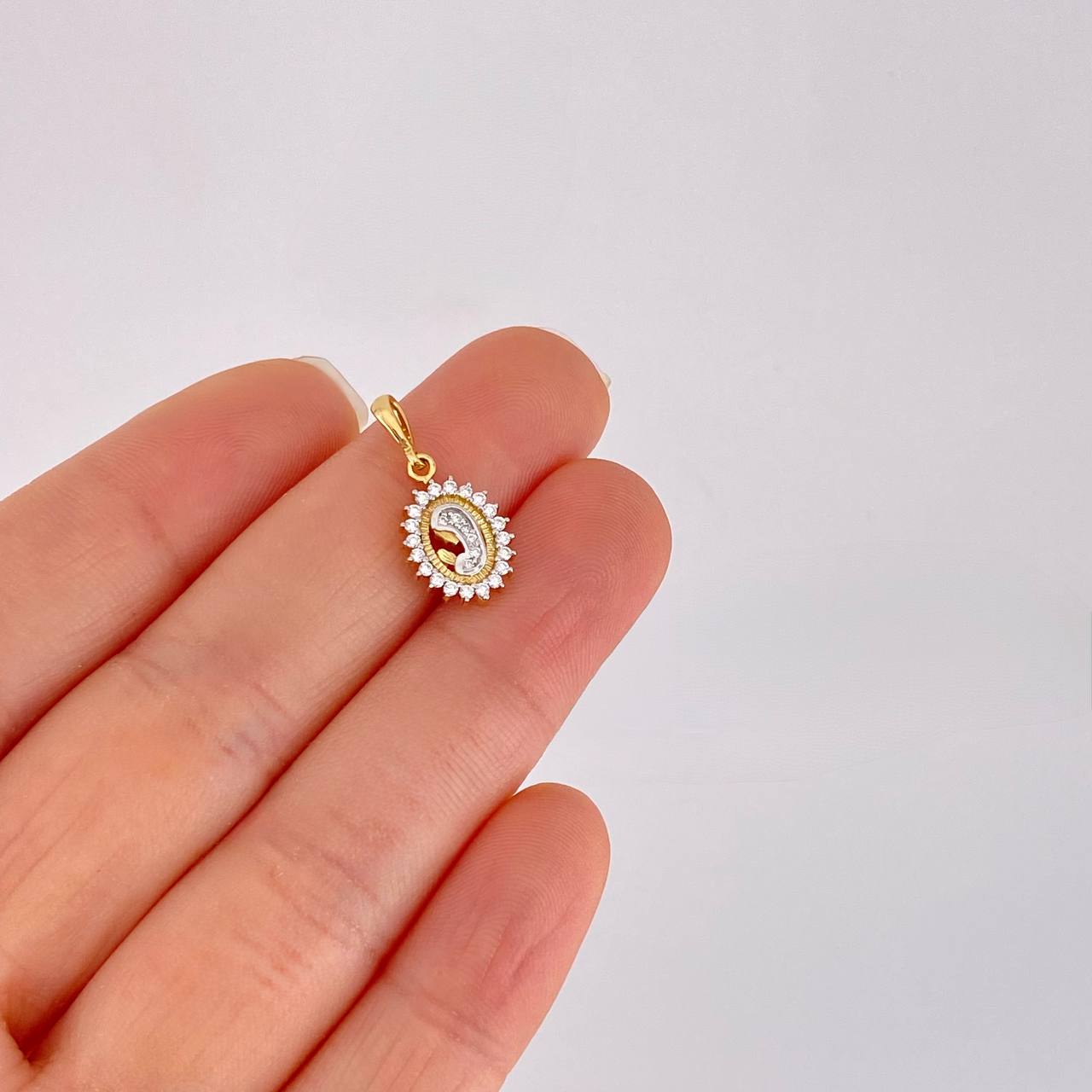 Dije Virgen Maria Diamantes 19pts 1.25g / 2cm Oro Amarillo 18K