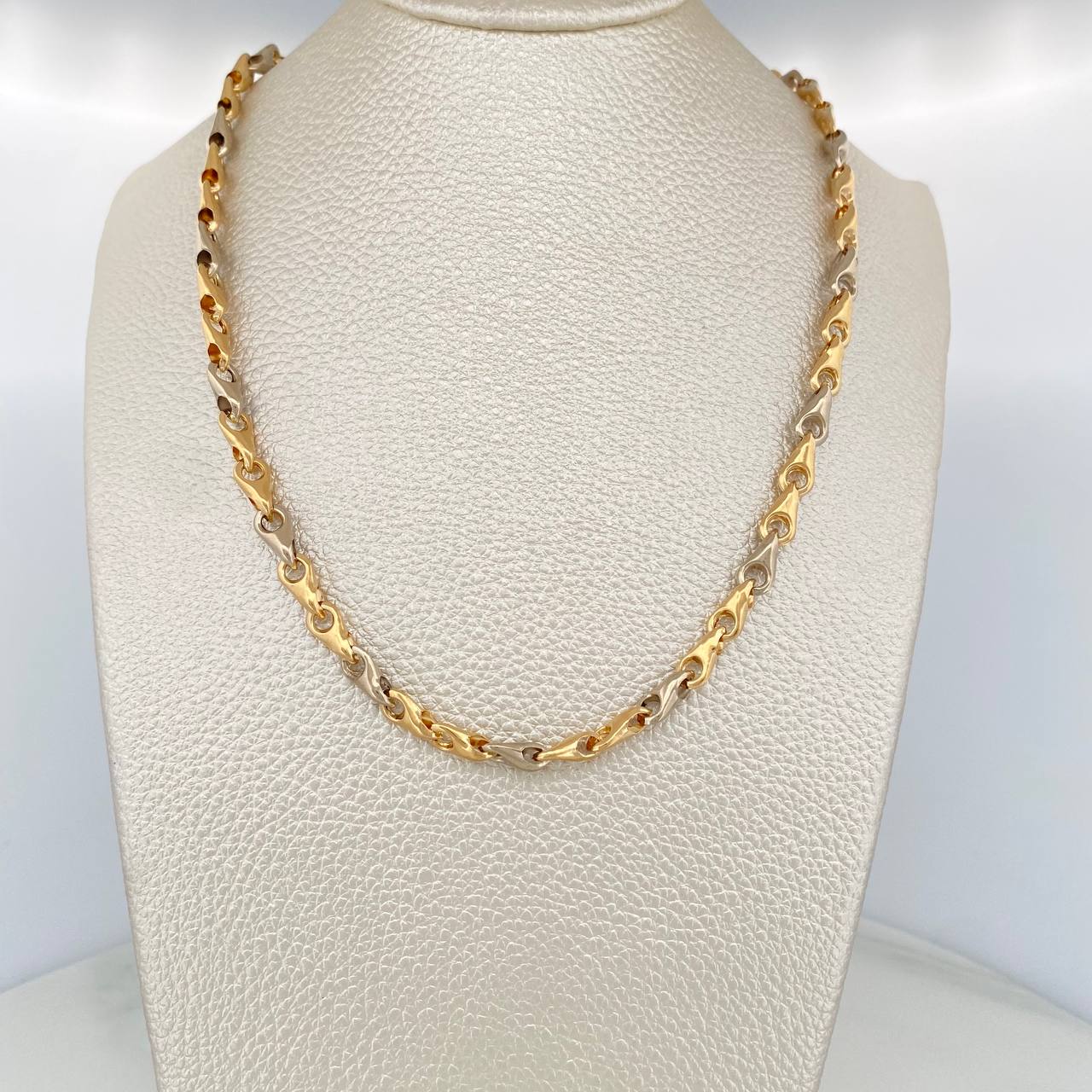 Cadena Rustica Espiga 9.95gr / 48cm / 4.7mm Dos Oros Amarillo Blanco 18K $