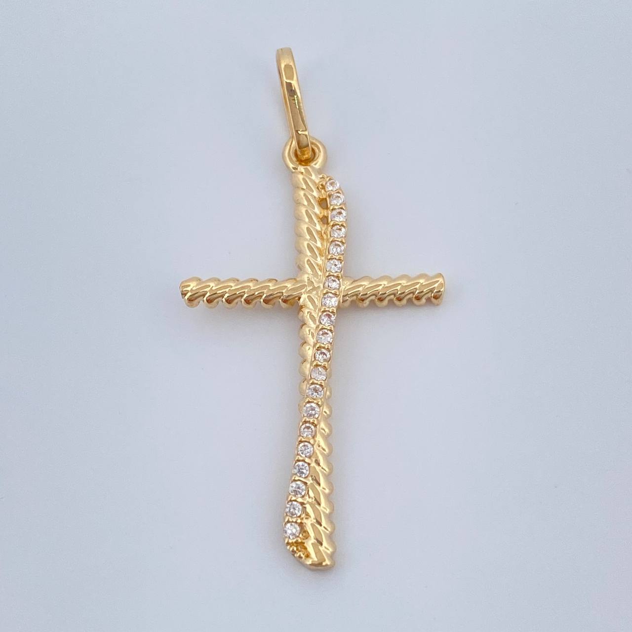 Dije Cruz Curva 1.6gr / 3.3cm / Oro Amarillo 18K %