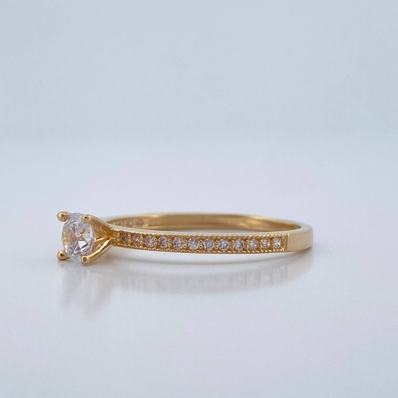 Anillo Solitario 1.45gr / T6 1/2 / Oro Amarillo 18K %