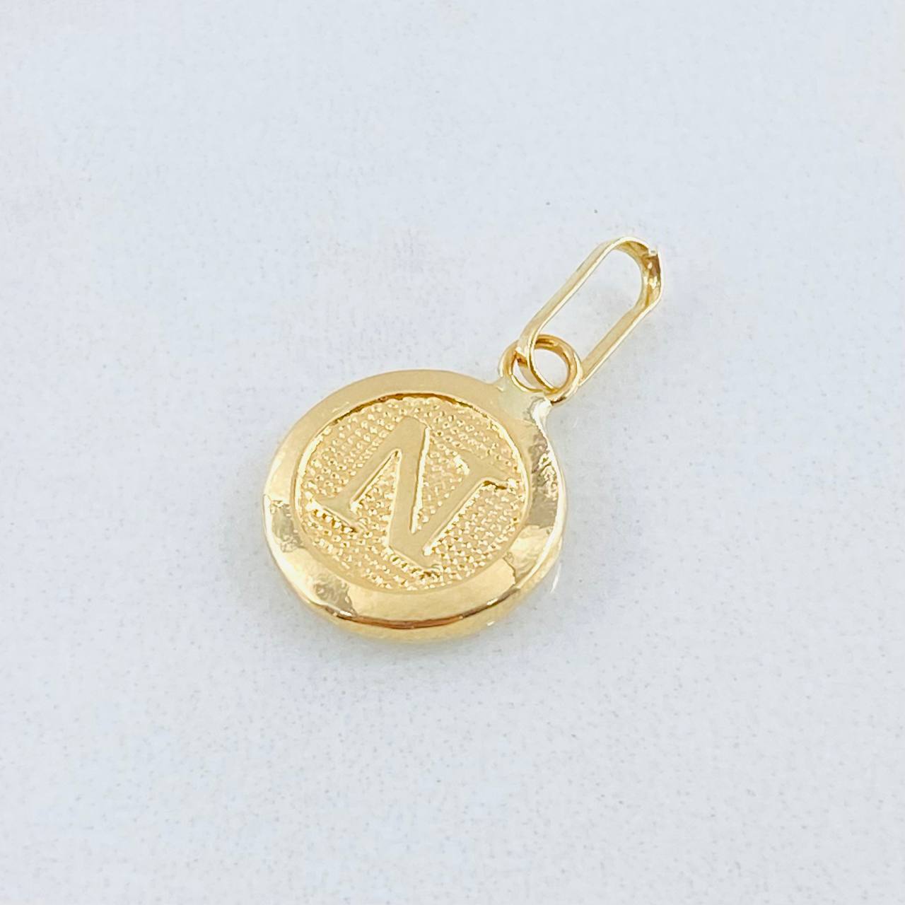 Dije Letra N 0.6gr / 2cm / Oro Amarillo 18K *