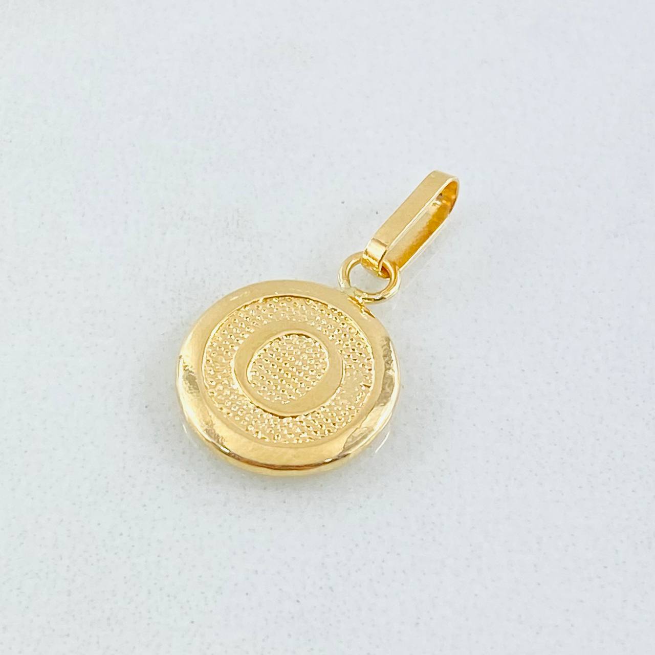 Dije Letra O 0.6gr / 2cm / Oro Amarillo 18K ©