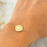 Herraje Letra V 0.6gr / 1.7cm / Oro Amarillo 18K ©