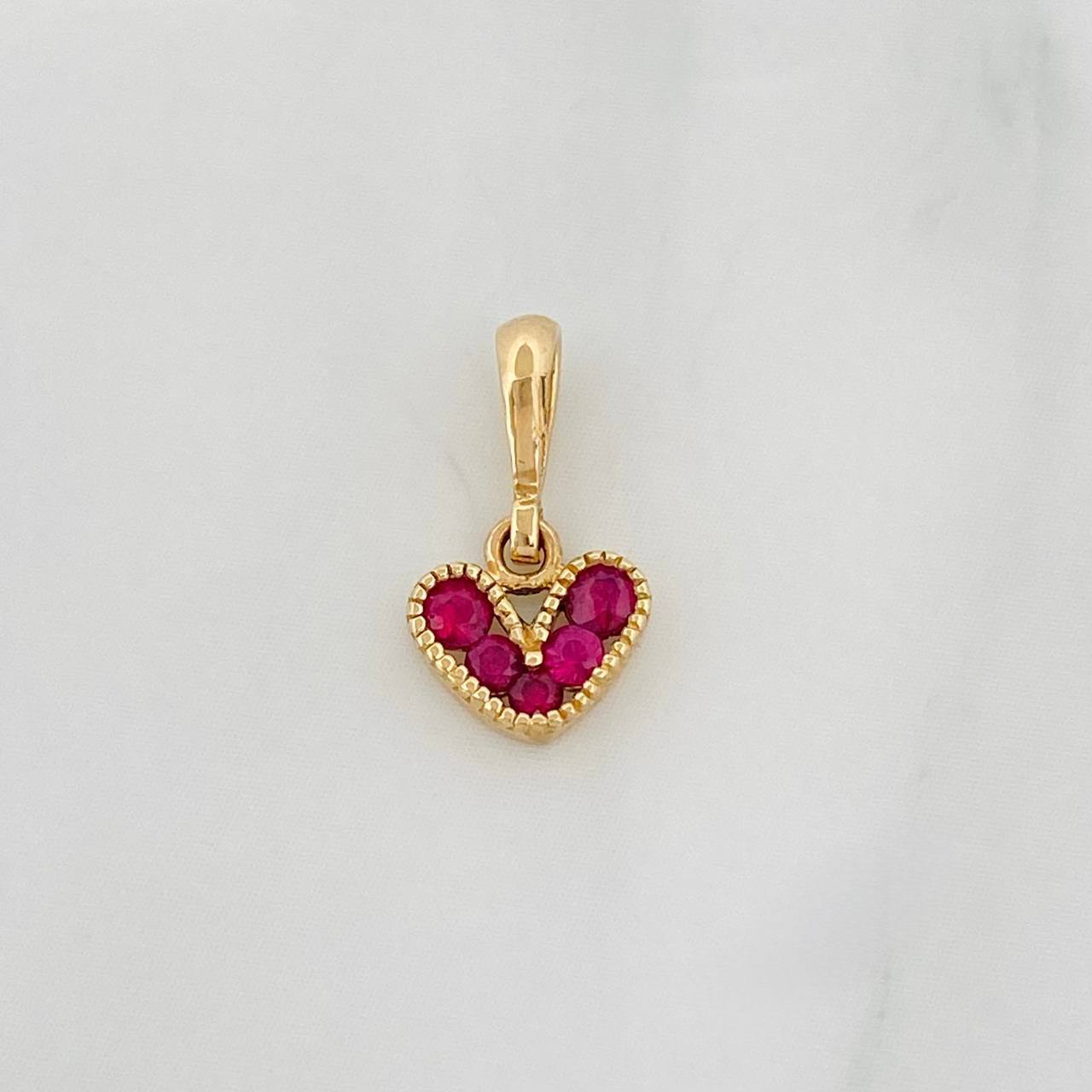 Dije Corazon Rubíes 0.27pts 0.6g / 1.02cm Oro Amarillo 18K