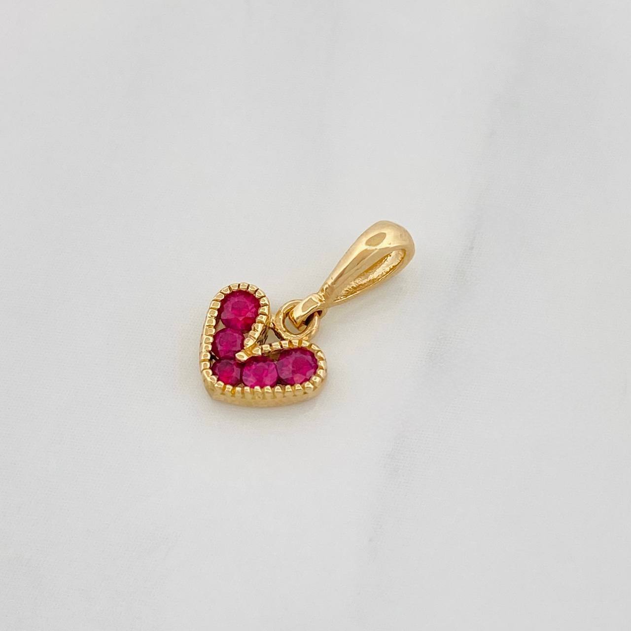 Dije Corazon Rubíes 0.27pts 0.6g / 1.02cm Oro Amarillo 18K