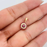 Dije Flor Tupida Rubíes 0.39pts Diamantes 0.6pts 0.85g / 1.05cm Oro Amarillo 18K