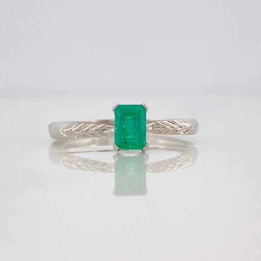 Anillo Solitario Cuadrado Esmeralda 0.42pts 1.95g / T6 3/4 Oro Blanco 18K