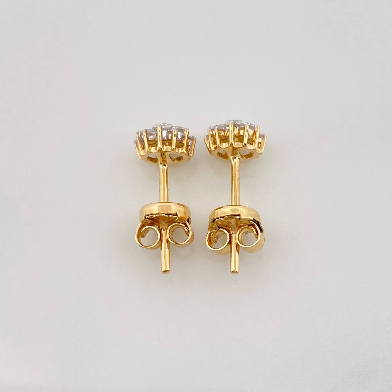 Topos Flor Tupida Diamantes 0.44pts 1.65g / 5.98mm Oro Amarillo 18K