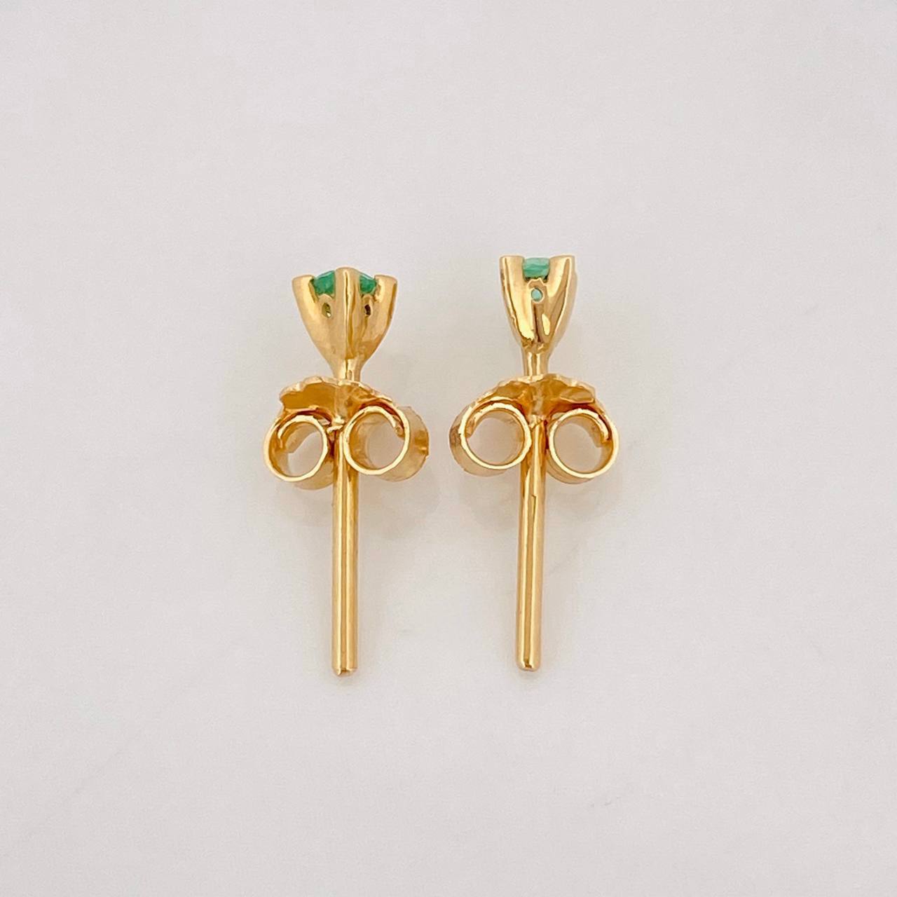 Topos Cuatro Garras Esmeraldas 0.12pts 0.75g / 2.69mm Oro Amarillo 18K