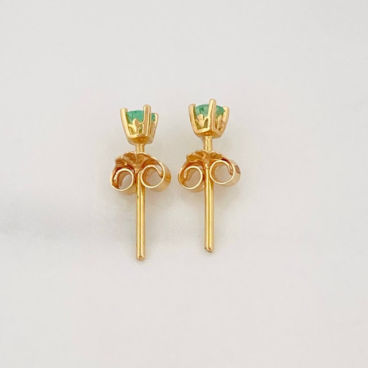 Topos Cuatro Garras Esmeraldas 20pts 0.8g / 3.12mm Oro Amarillo 18K