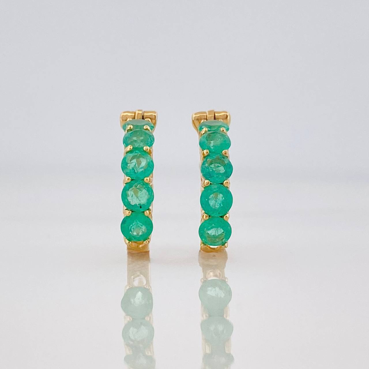 Candongas Omega Esmeraldas 0.97pts 2.5g / 1.05cm Oro Amarillo 18K