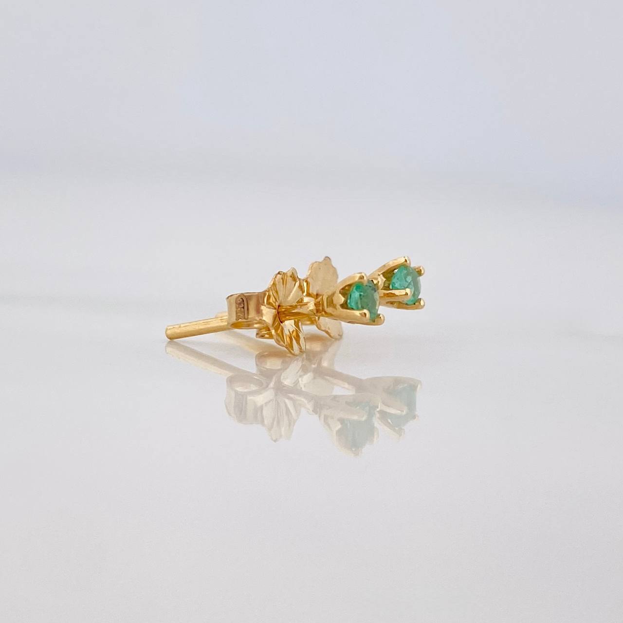 Topos Cuatro Garras Esmeraldas 0.12pts 0.75g / 2.7mm Oro Amarillo 18K