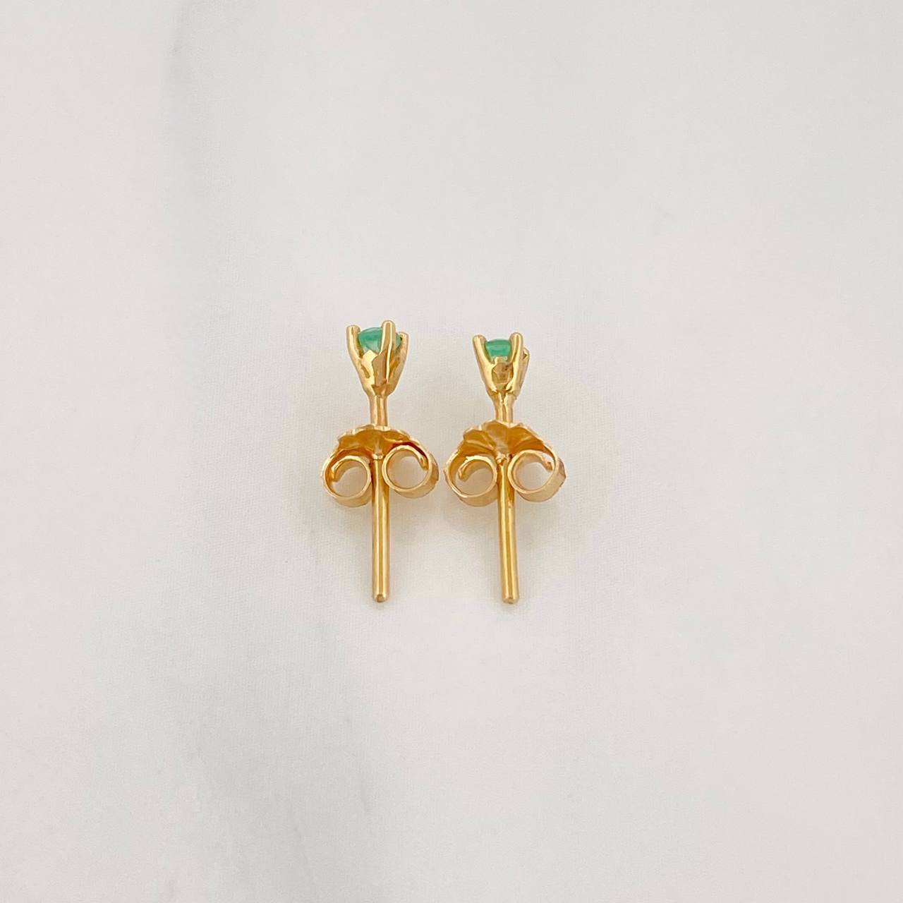 Topos Cuatro Garras Esmeraldas 0.12pts 0.75g / 2.7mm Oro Amarillo 18K