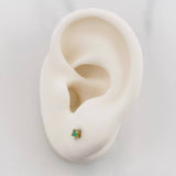 Topos Cuatro Garras Esmeraldas 0.12pts 0.75g / 2.7mm Oro Amarillo 18K