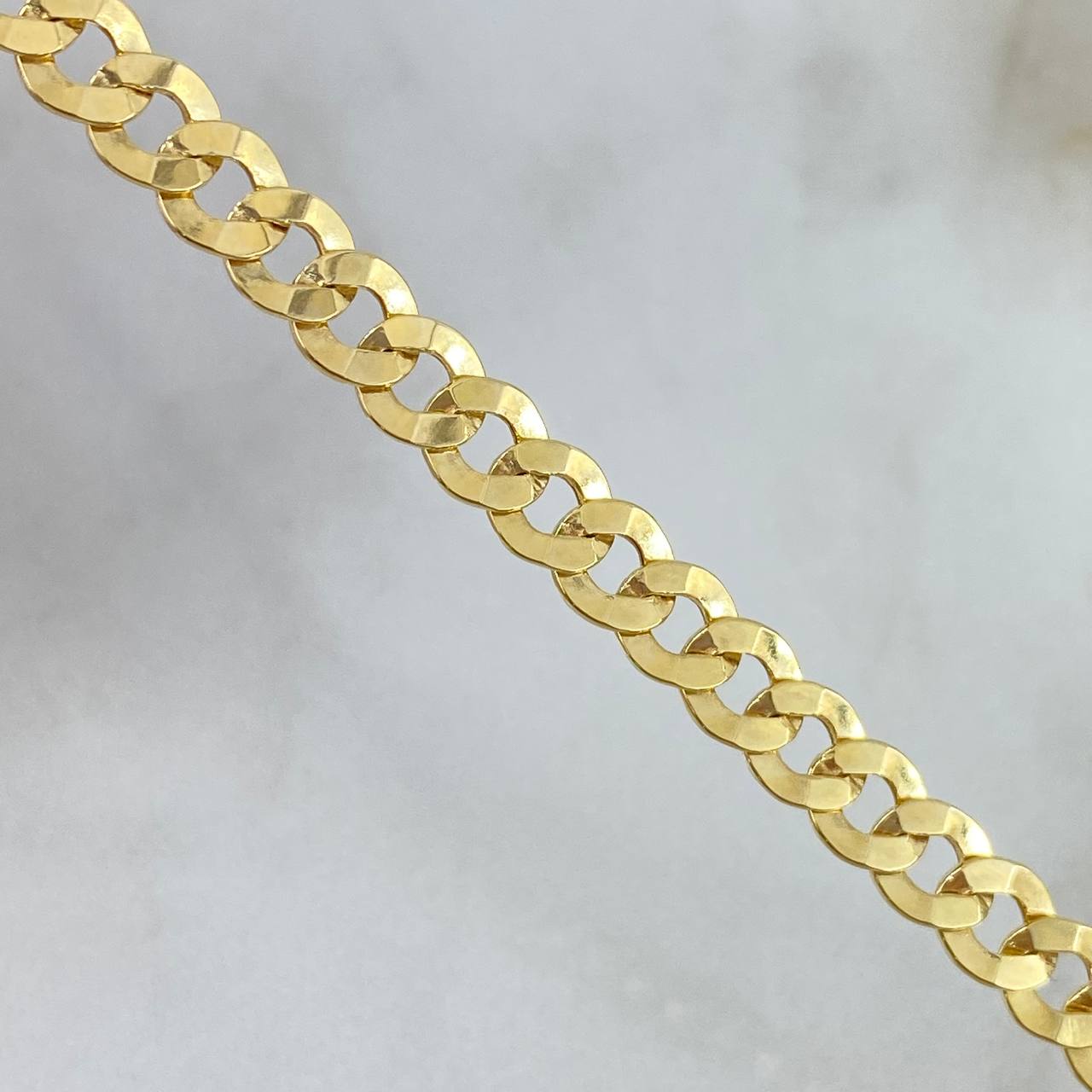 Pulso Cubano 13.35gr / 20.5cm / 8mm Oro Amarillo +0 ©
