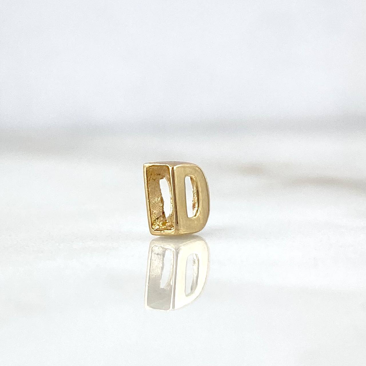 Herraje Letra D 0.35g / 0.6cm Oro Amarillo 18K