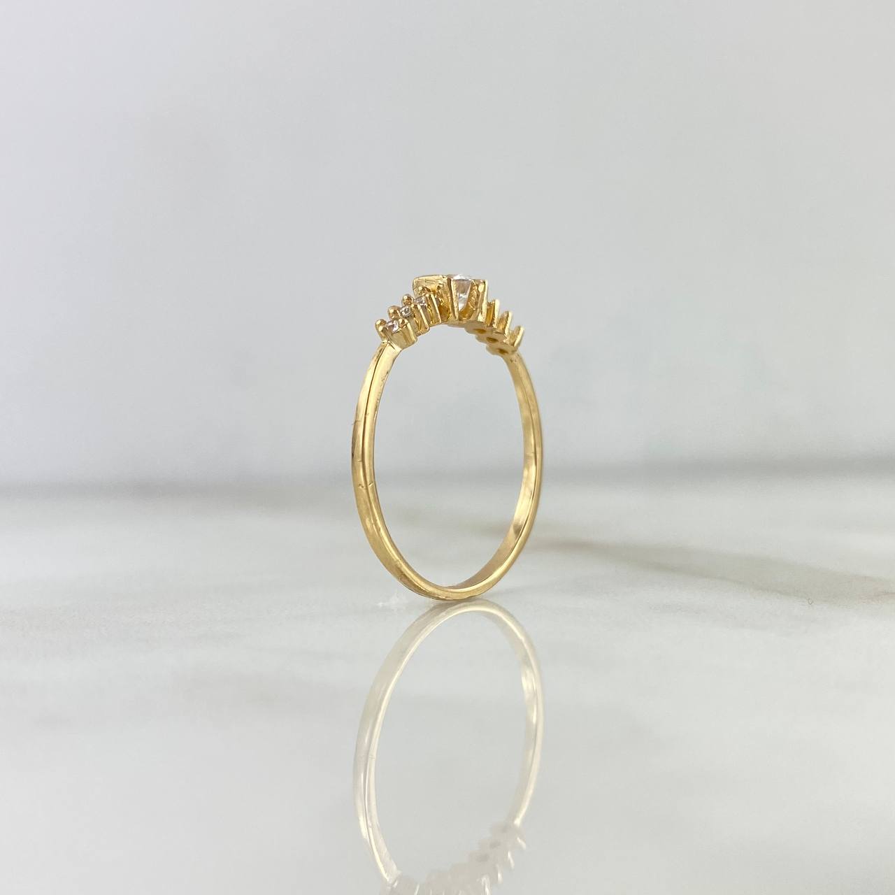 Anillo Solitario Trio 1.65gr / T7 3/4 / Circones Blancos Oro Amarillo ©