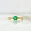 Anillo Solitario 2.05gr / T6 3/4 / Esmeralda 36pts - Diamantes Blancos 5pts Oro Amarillo (Joya)